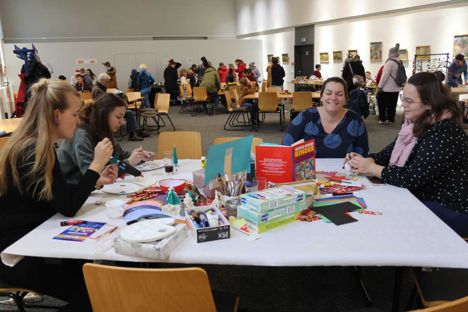 adventsmarkt,wiesenburg,grundschule am schloßpark,familienzentrum wiesenburg,feuerwehrorchester görzke,kunsthalle wiesenburg,kinderchor bunter Mund bad belzig