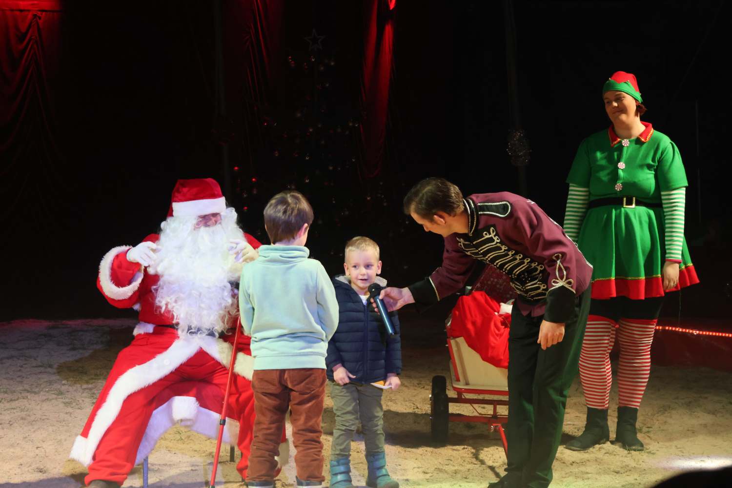 zirkus aramannt,bad belzig,medewitzerhütten,artistik,dressuren,jonglieren