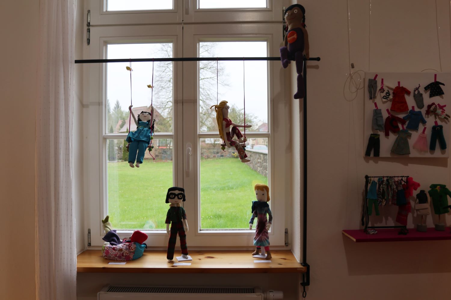 alte schule wiesenburg,wiesenburg,ausstellung,puppen,ulrike friese